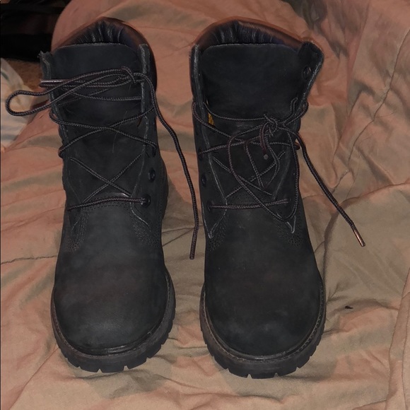 Shoes - Black woman timbs
